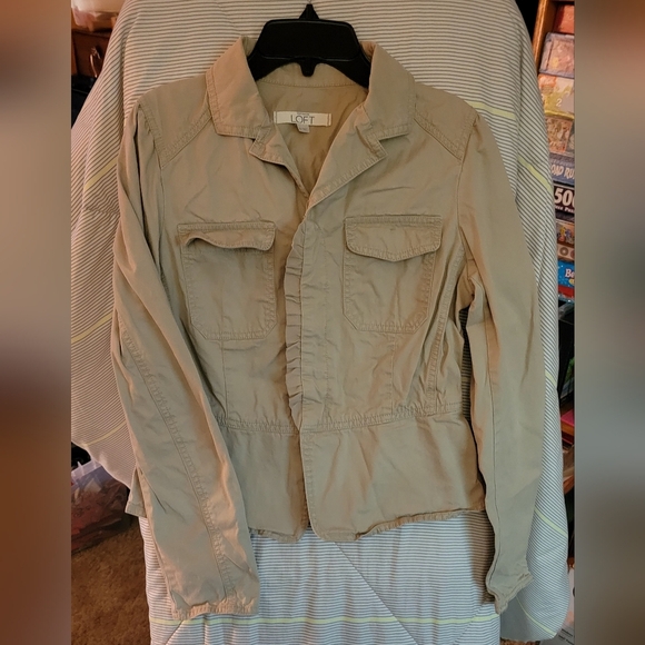 LOFT Jackets & Blazers - Loft Size 4 Beige Jacket Long Sleeve